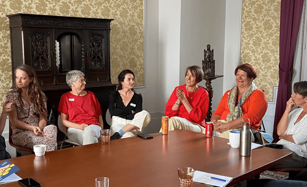 alumni en partners in gesprek bij FBS